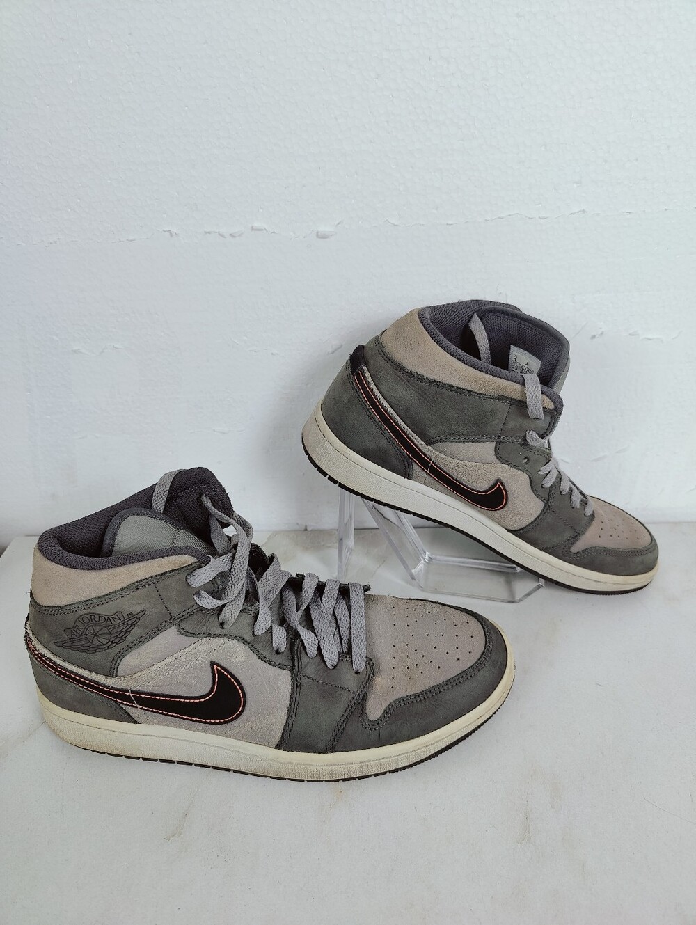 Nike Men's Air Jordan 1 Mid SE 'Night Stadium' Sneakers, Grey Taupe, Sz 9